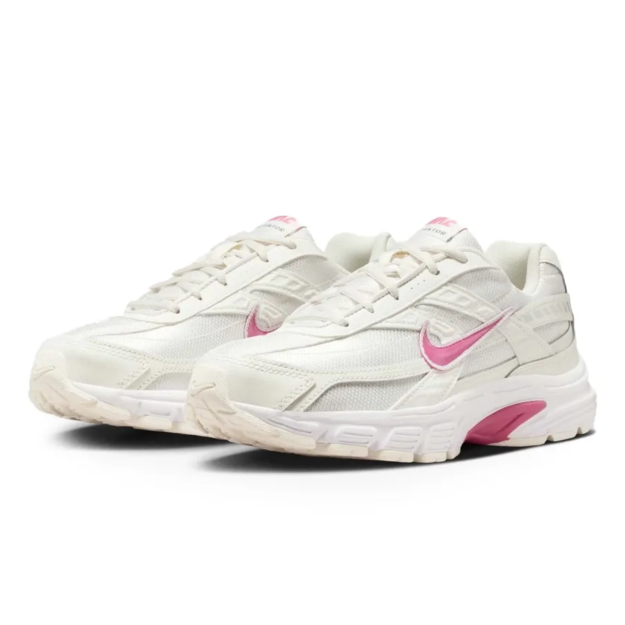 Parte inferior do tênis Nike Initiator feminino branco mostrando sola com detalhes em rosa